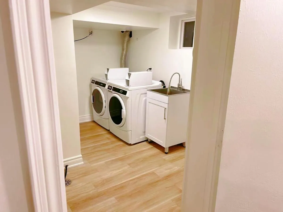 טורונטו The Leaside Garden Guesthouse 0*,  קנדה