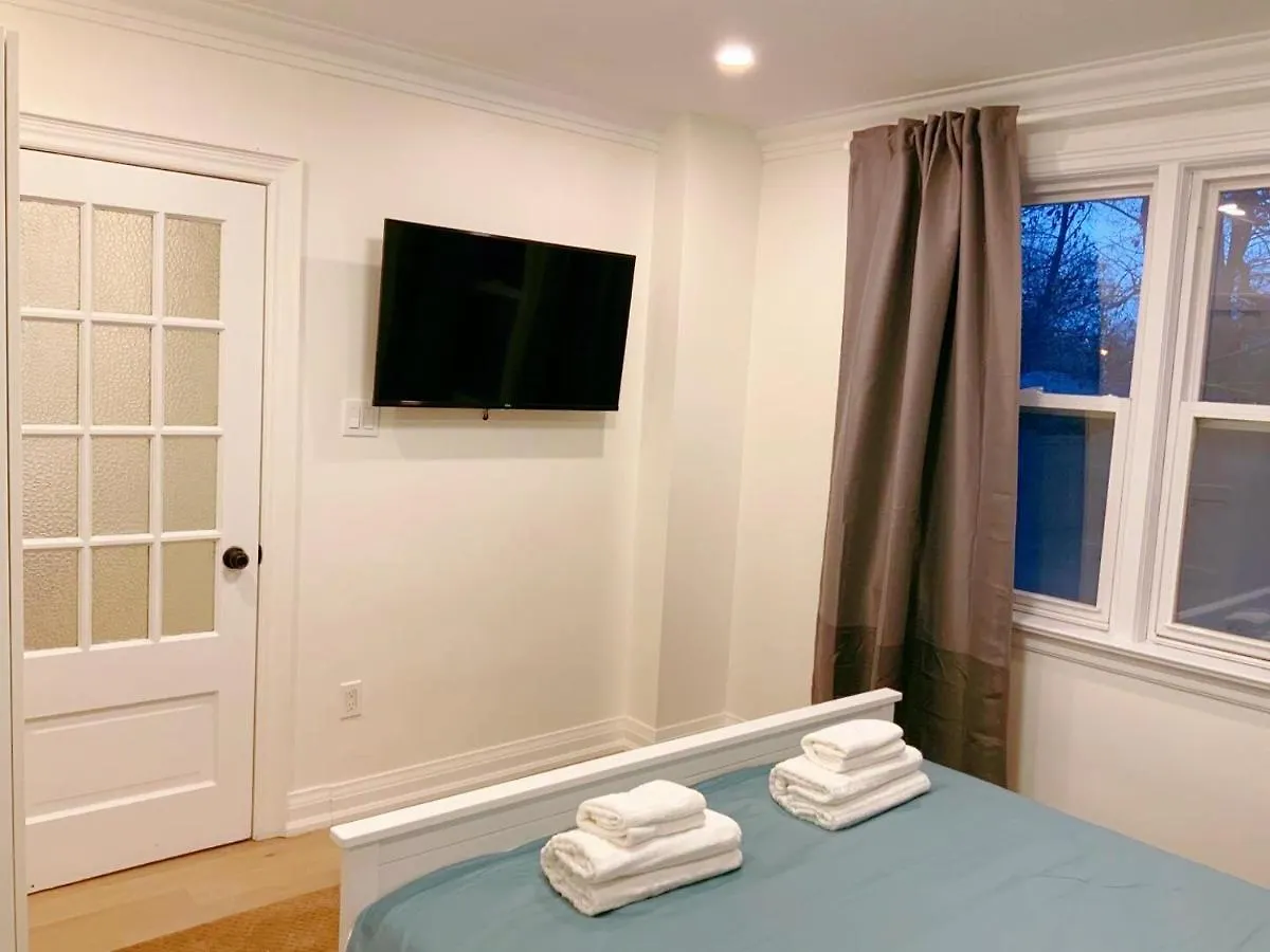 בית הארחה טורונטו The Leaside Garden Guesthouse