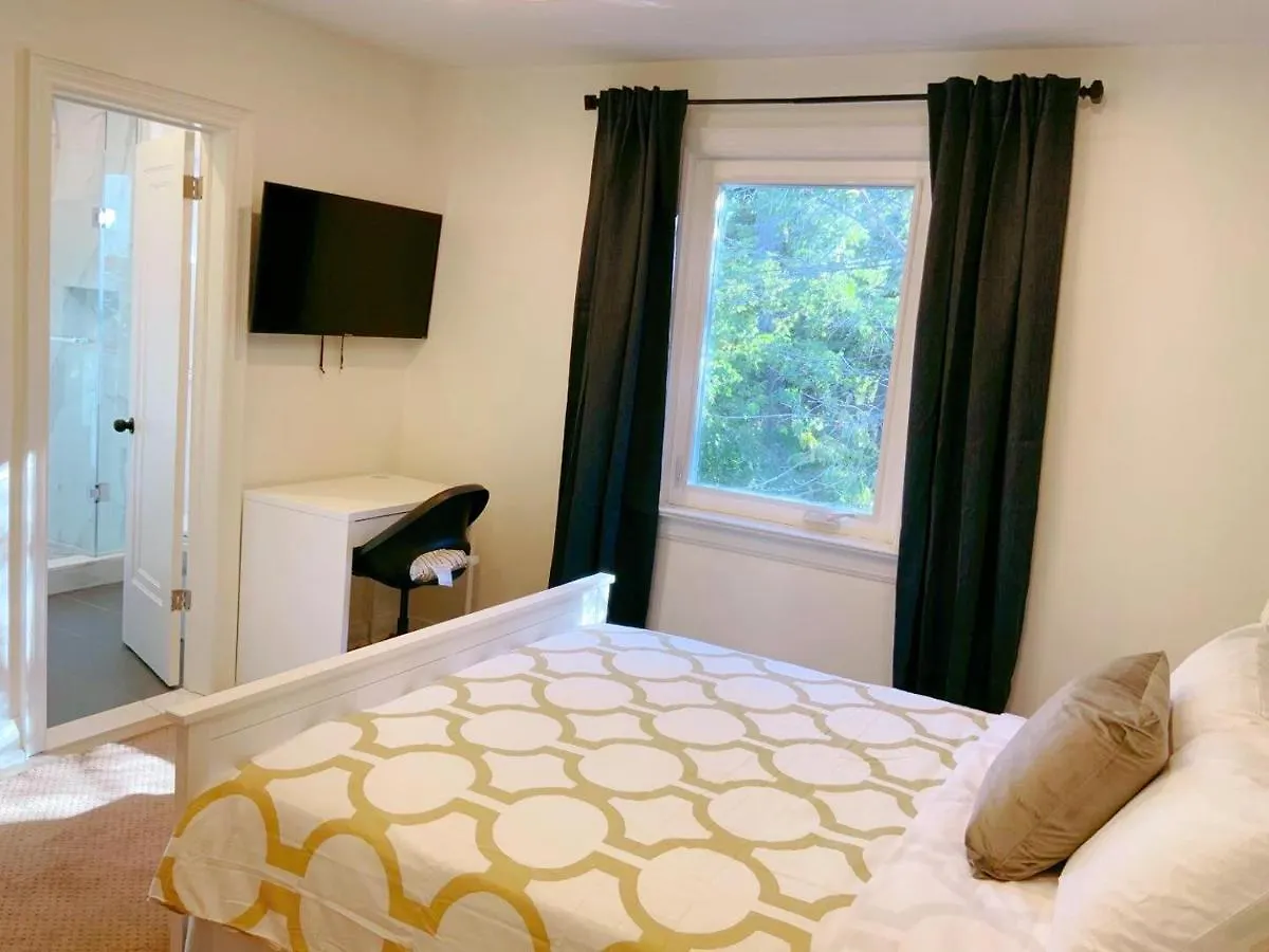 The Leaside Garden Guesthouse Toronto