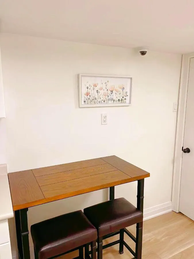 טורונטו The Leaside Garden Guesthouse 0*,
