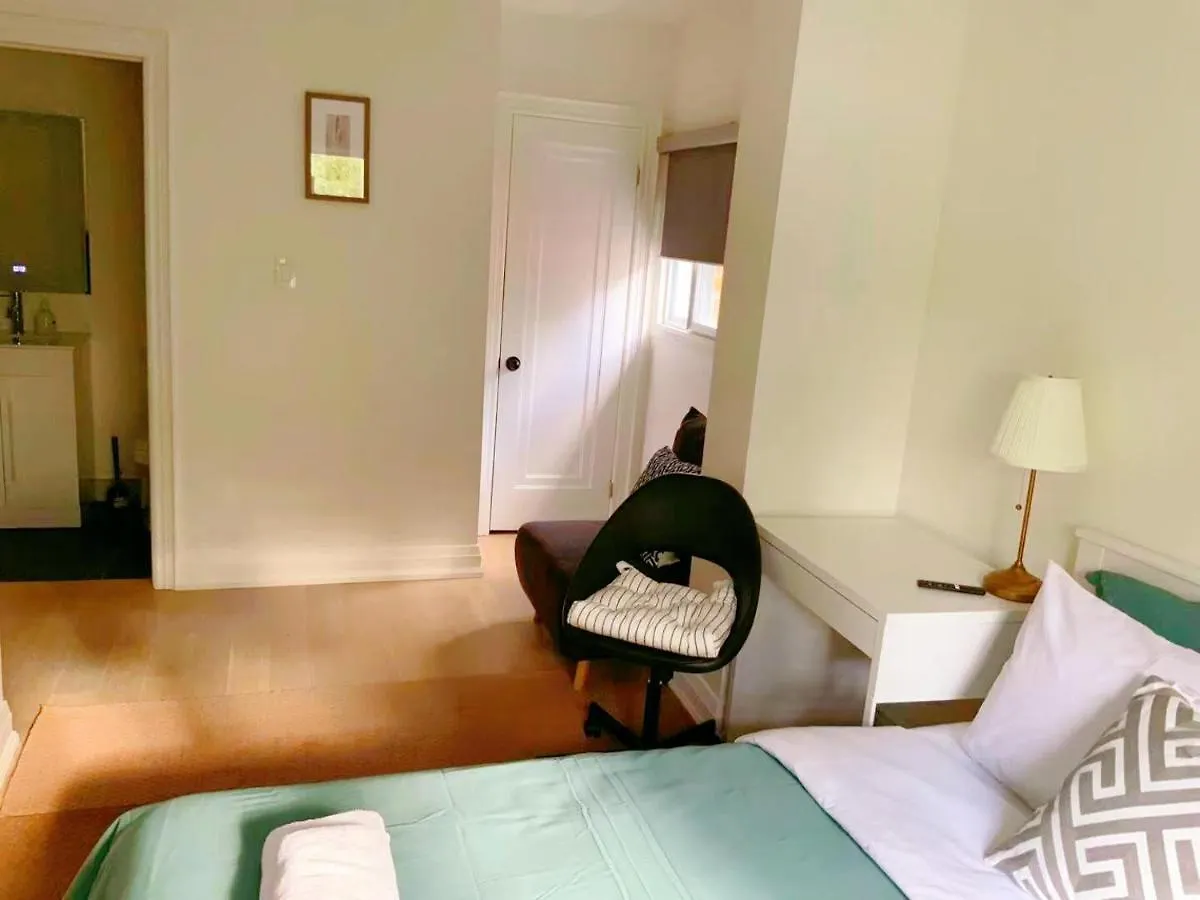 בית הארחה טורונטו The Leaside Garden Guesthouse